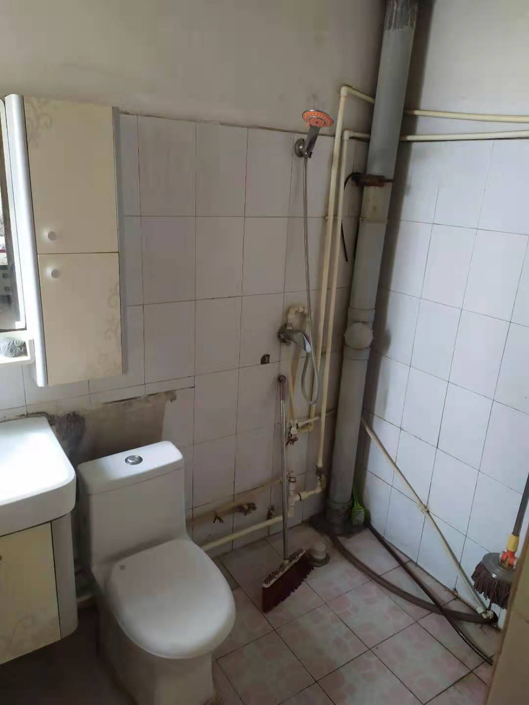 居家自住必看好房！3室1厅1卫随时看房。