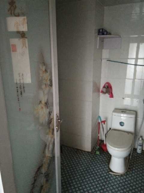 1室1厅1卫， 繁华商圈，近学校，好房出租。