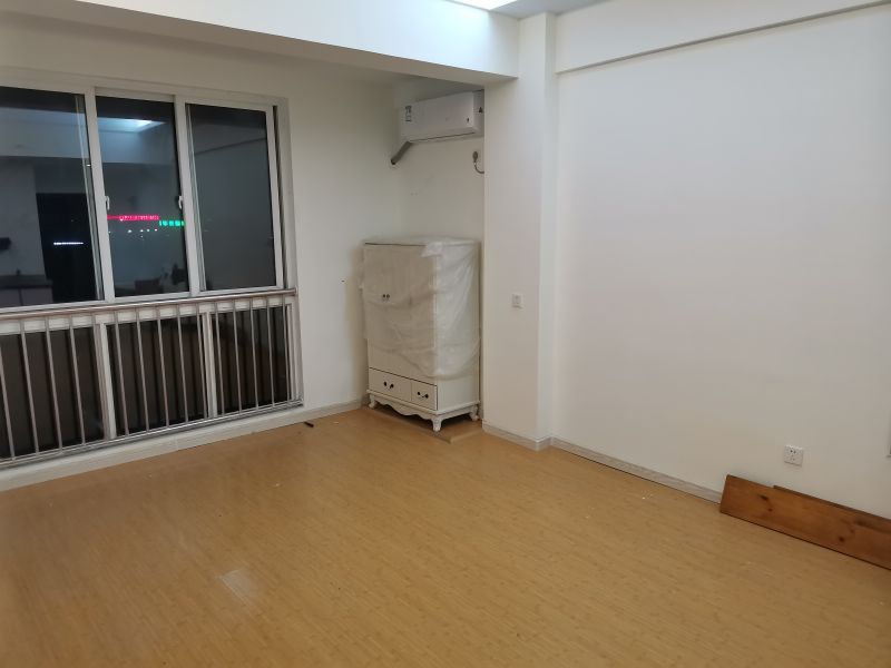 品质小区！1室1厅1卫40m2全明户型，朝向采光好。