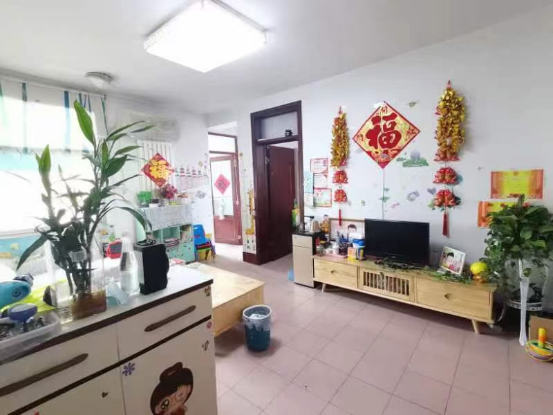 尚贤中学对过，北辛，育才邻墙三室一厅一厨一卫