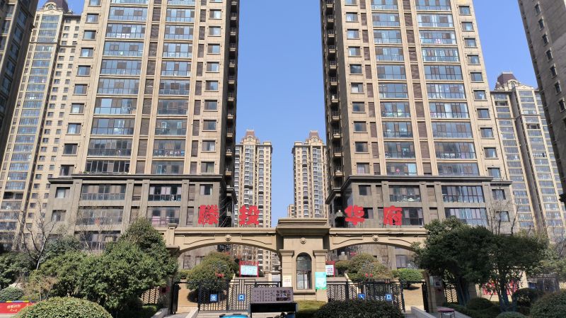 滕投华府，好房户型，南北通透，上学方便简单装