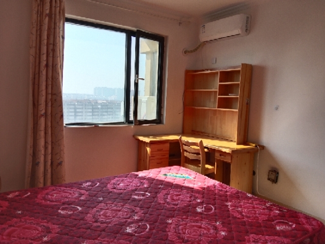 精装修3室2厅2卫129m21700元/月，随时看房