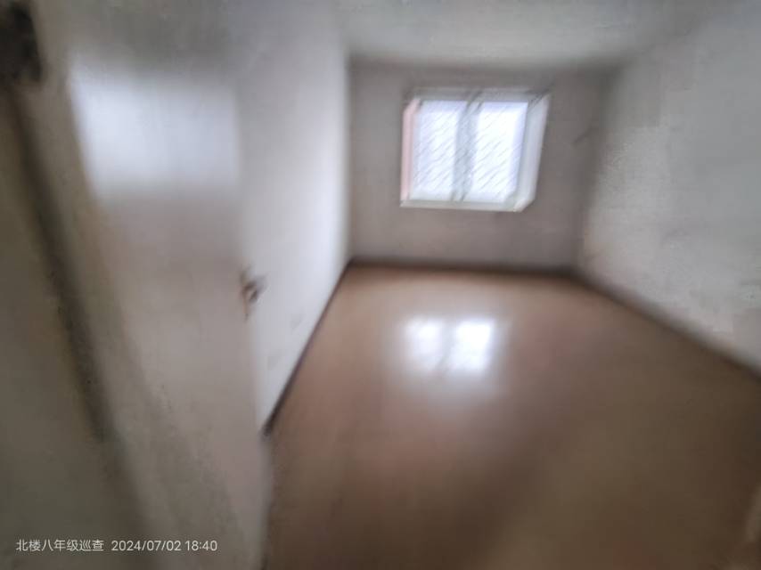 品质小区！3室2厅1卫130m2，拎包入驻，随时看房。