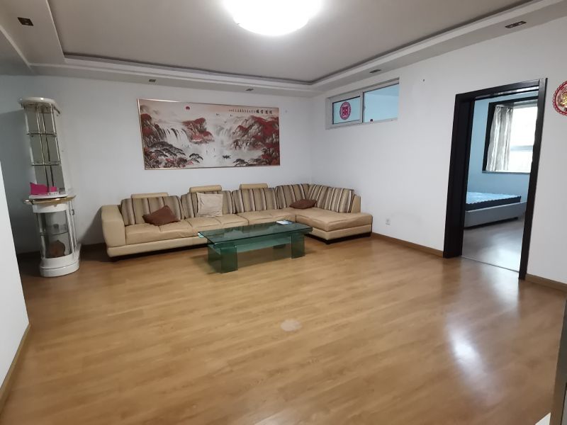 品质小区！3室2厅1卫130m2，拎包入驻，随时看房。