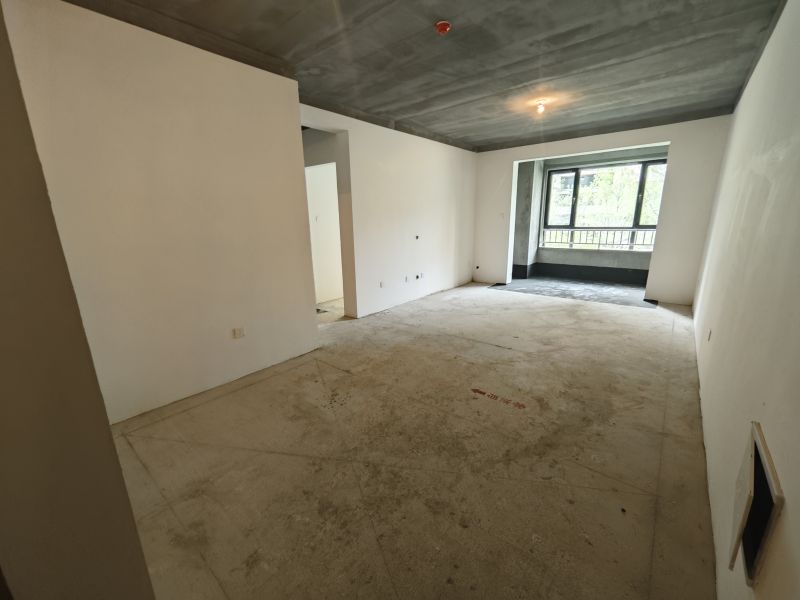 毛坯2室2厅1卫90m237万元