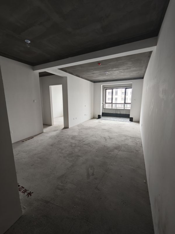 毛坯3室2厅1卫105m245万元