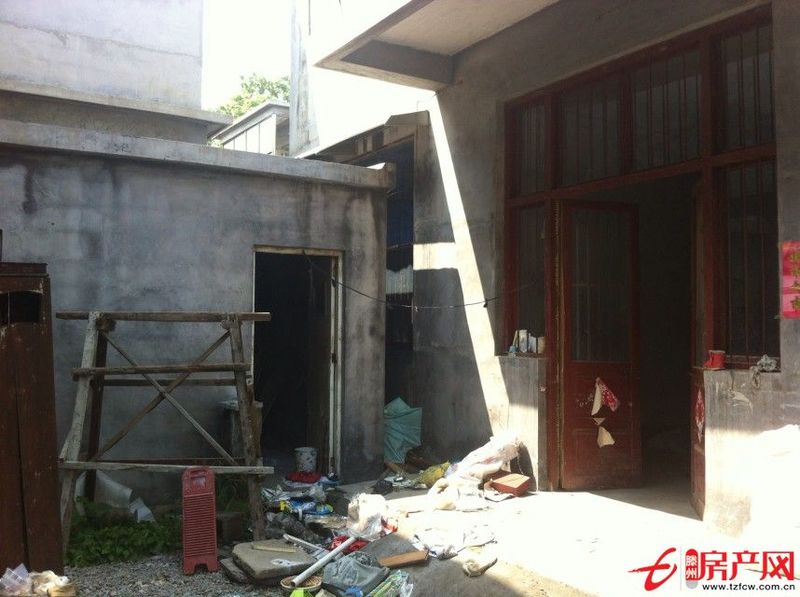 东环路，?；ㄔ?，前大庙村，单间复式楼六间两厅整体出租
