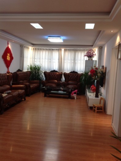 交通便利四通八，达全装修景观房，南北通宜居住