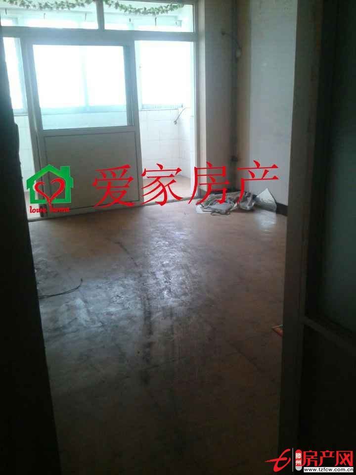 龙泉苑学区房小户型，两室一厅，低价出售！??！