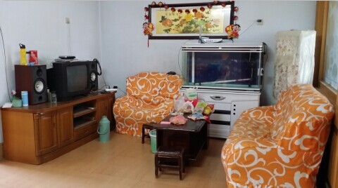 金孔府小区房间干净卫生，家具齐全精装修。拎包即可入住，限女生