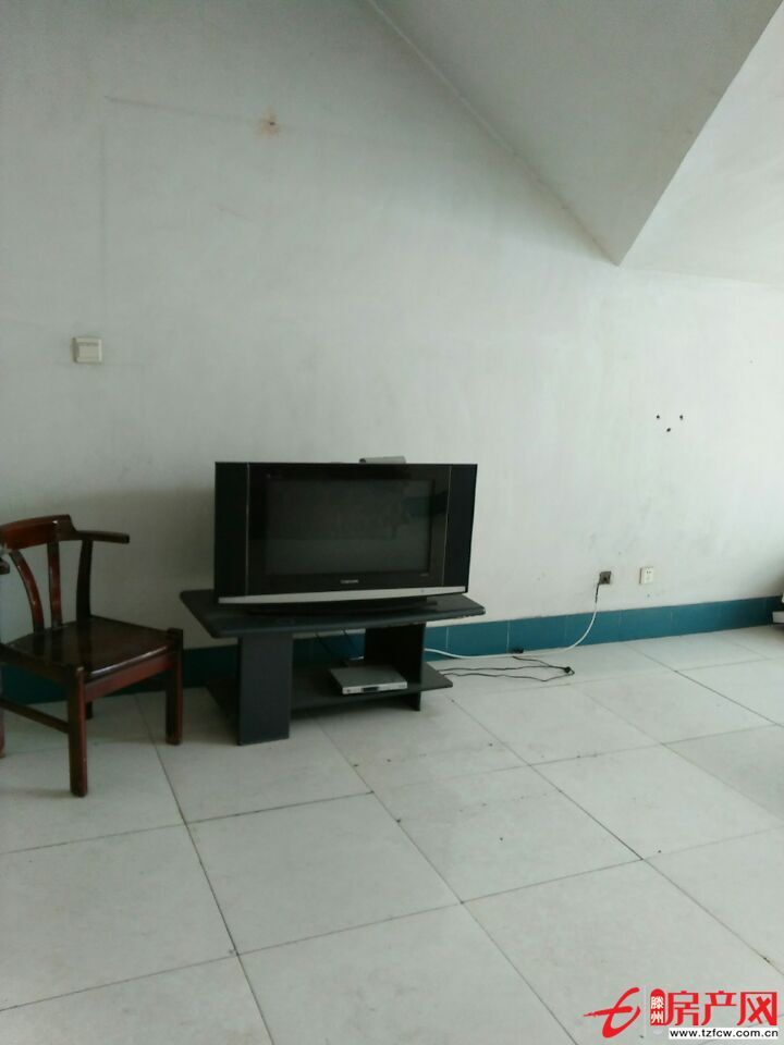 滕阳丽都小区，装修，供暖，有家具，很干净的房子