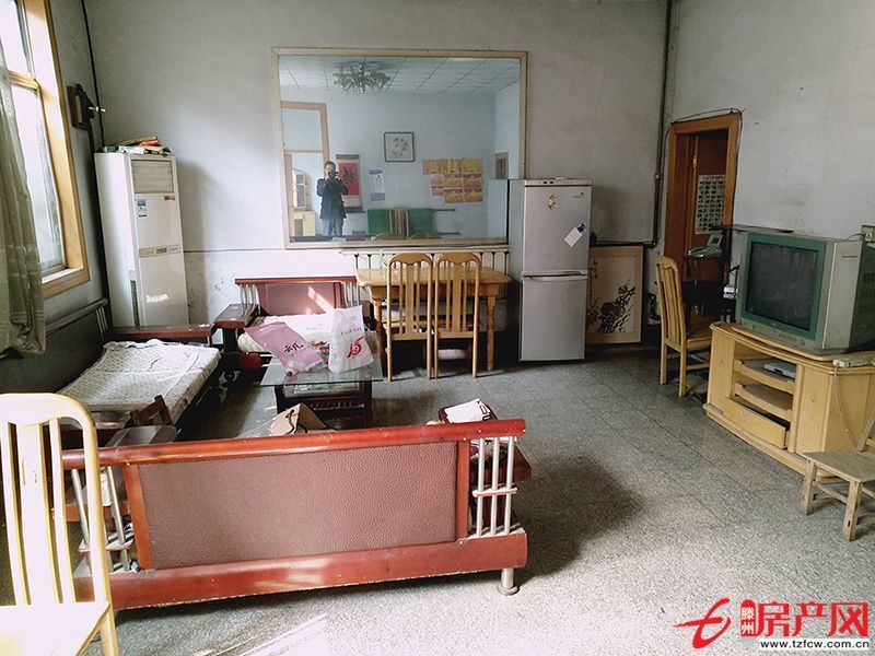 龙门黄山桥独院出租，前院居住、后院做仓库！