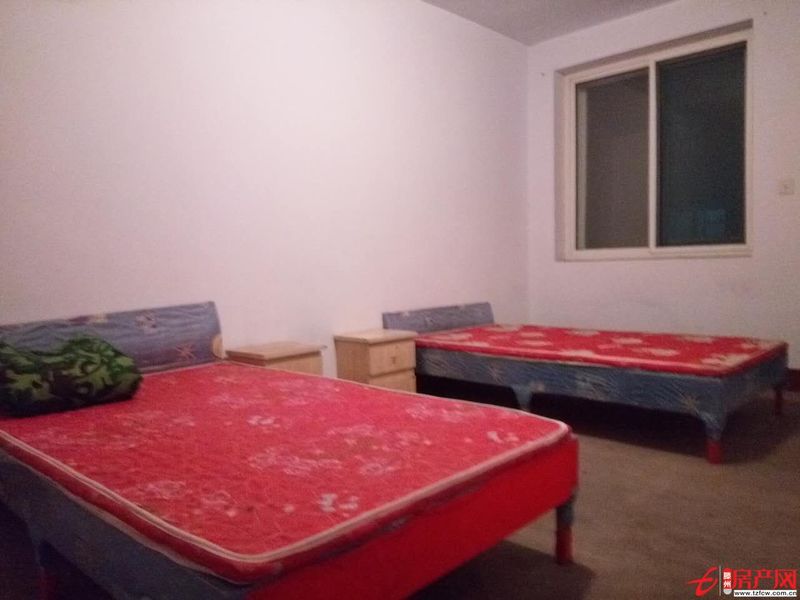 新一中学区现房，部分家具，菜市附近，交通便利