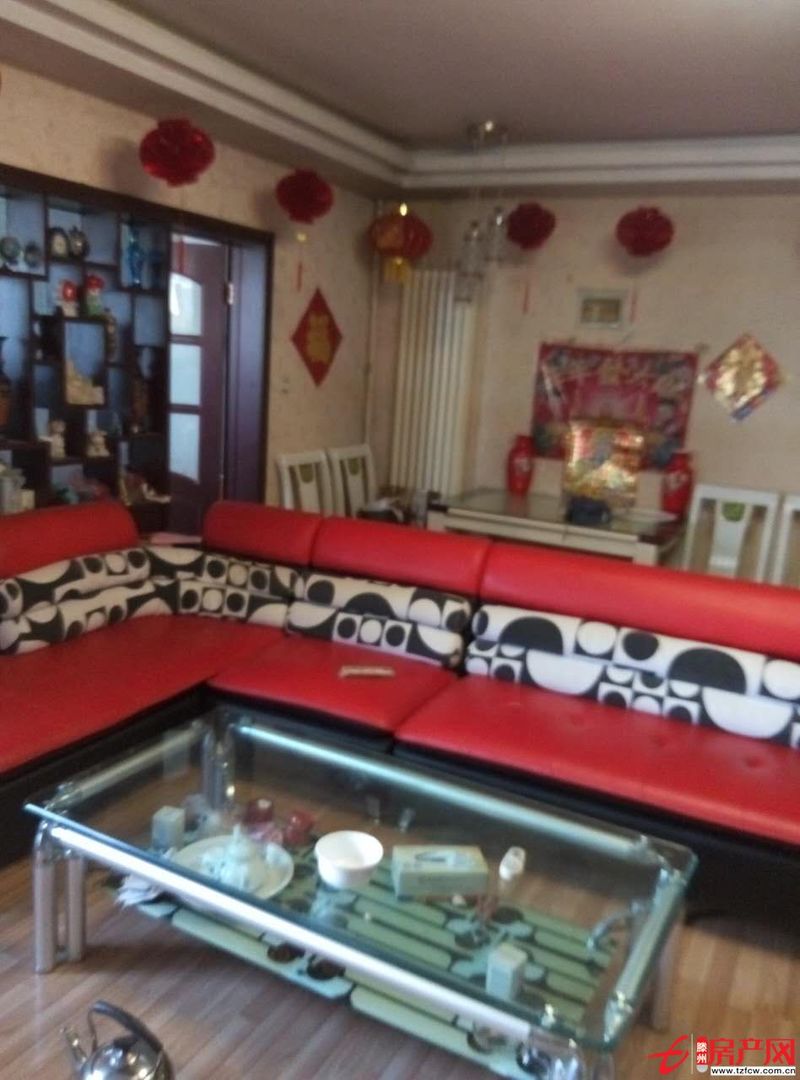 步行街南区小高层，全套家电家具，拎包入住，欢迎实地看房！