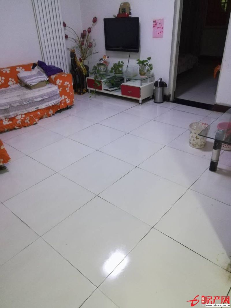 学区房，做生意居住宝地，水电暖家电家具基本齐全，拎包即住。