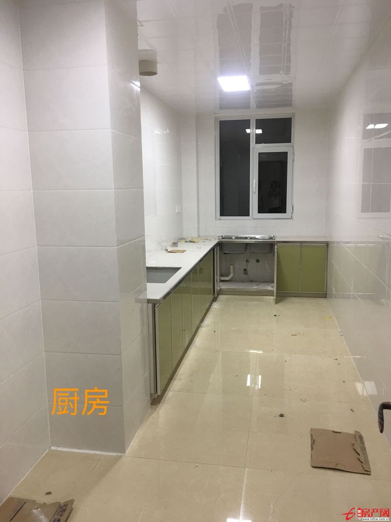 三室两厅两卫生间，超大厨房，南北通透，绝版户型