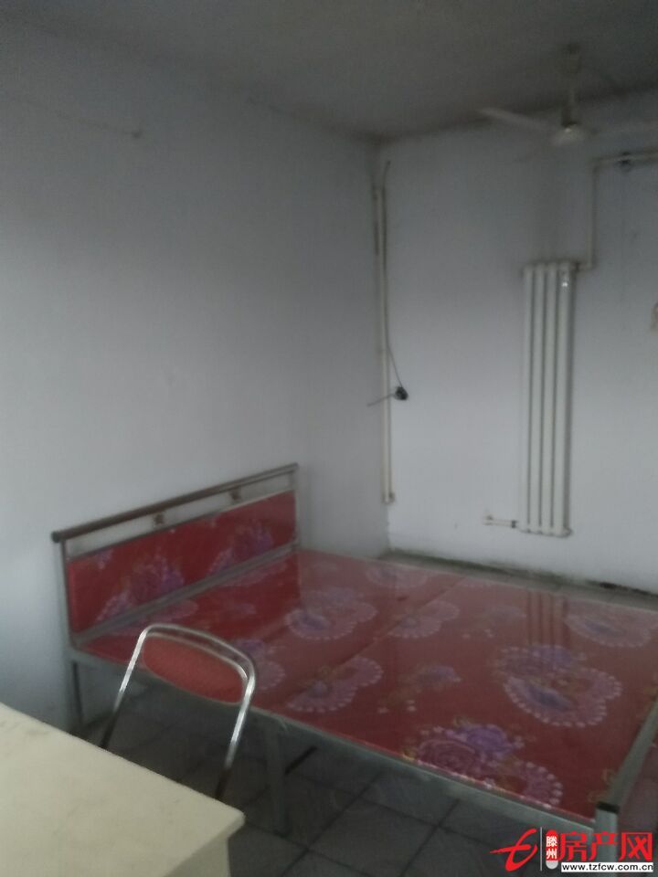 拎包即住，简单装修，紧邻学校，购物交通方便
