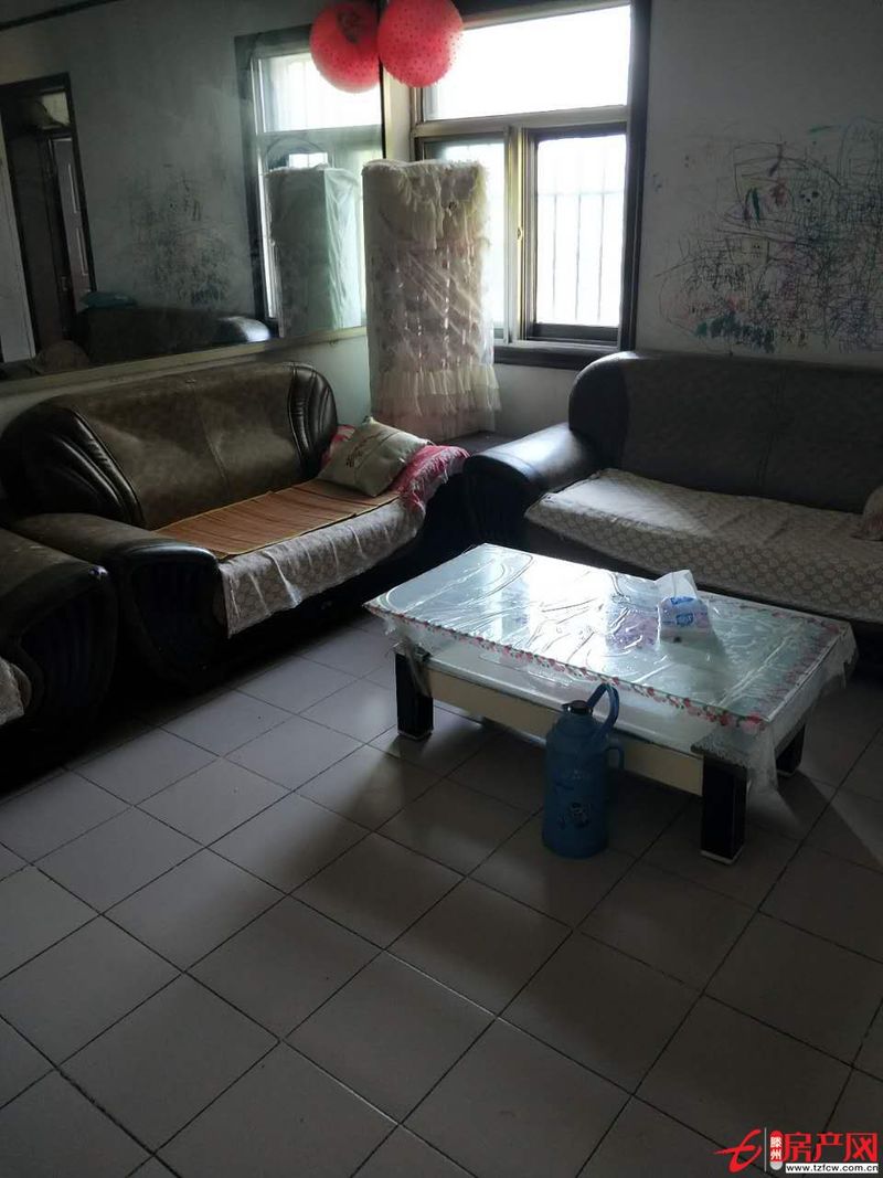 君瑞城小区对过，育才学区房，步行仅需壹分钟
