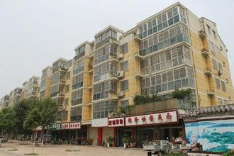 凤凰苑，沿河，经典多层，一楼相当于二楼，学校区域，出行方便
