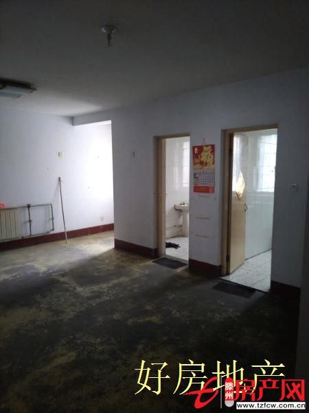 金秀家园，两室向阳，证满五年，可以贷款，没有车位储藏室