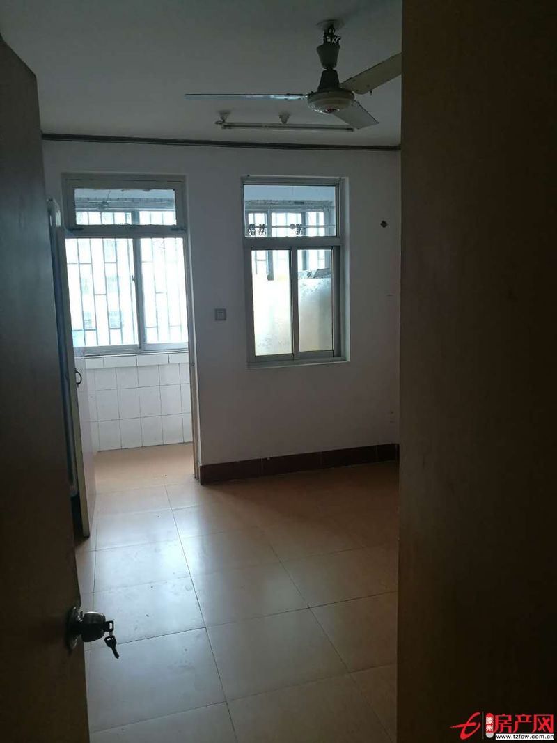 奎文小区，三室一厅，简单家具，空间很大，可以自己搬家具
