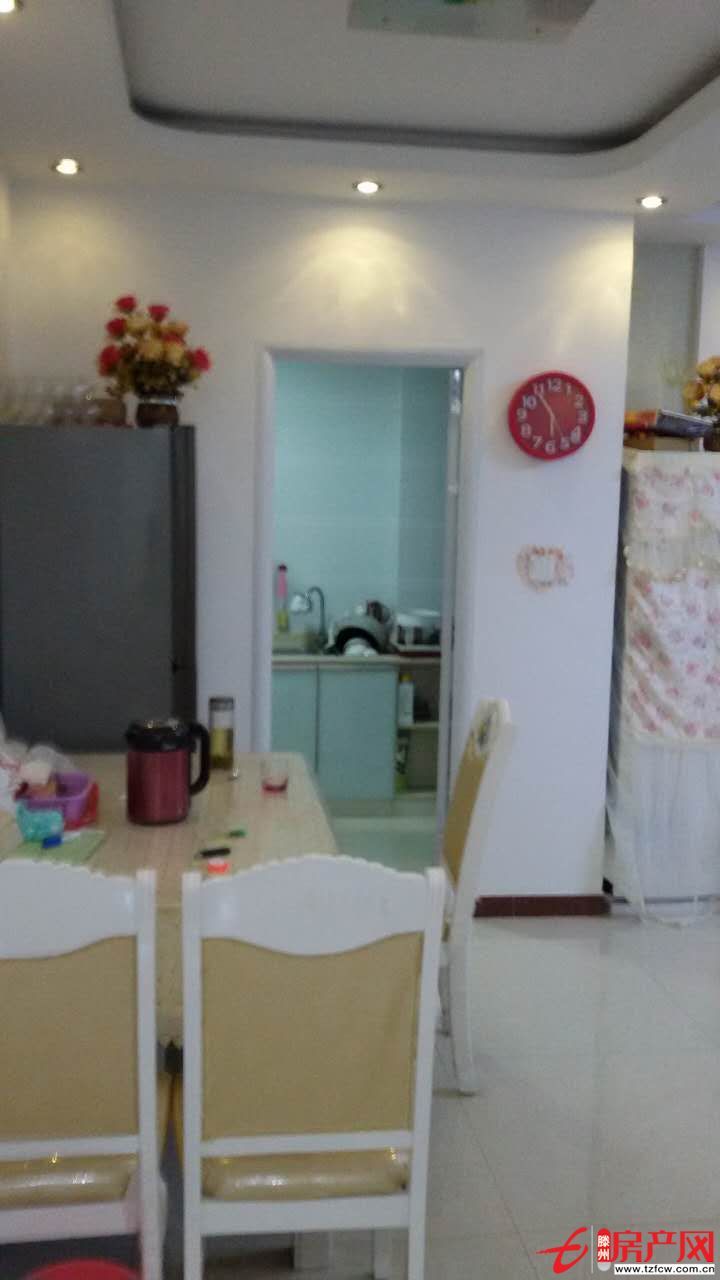 该房为新房南户，精装修，两梯三户，位于荆河东路路南。