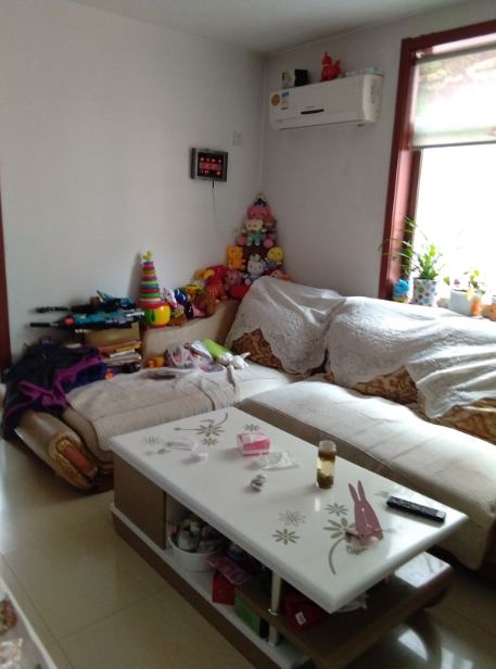 北安居三室一厅精装修学区房，干净明亮拎包入住三楼