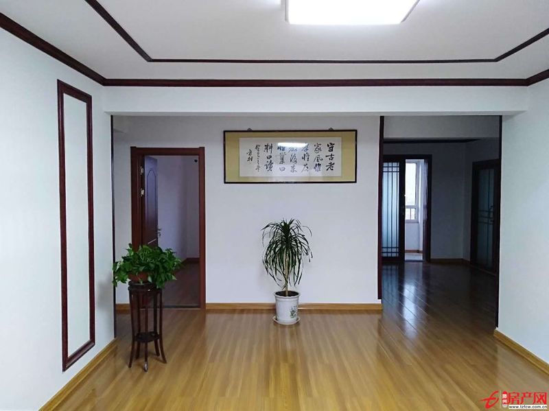 金河湾十七号楼二单元一零零八室，十七号楼南无遮挡