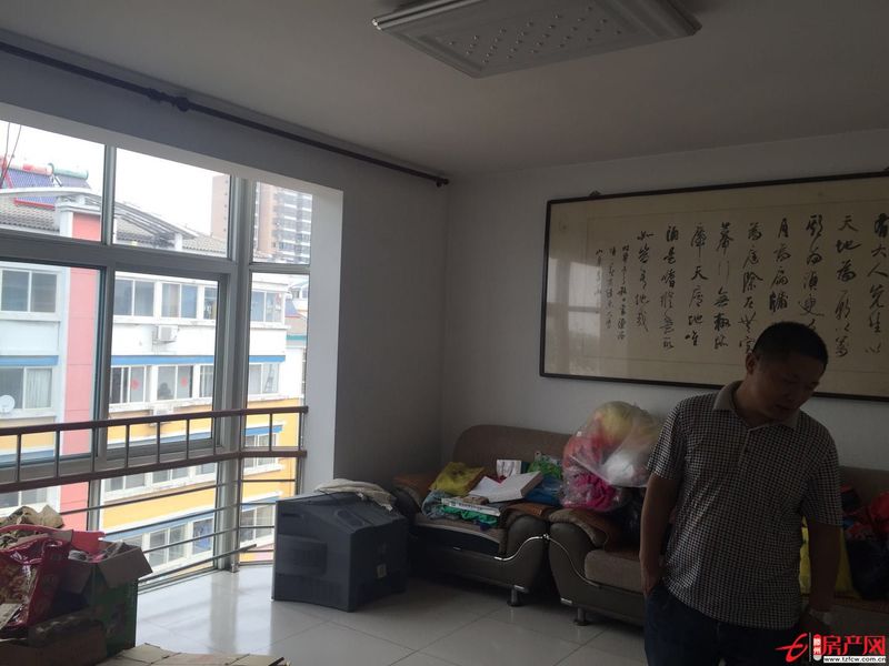 美明嘉苑三室一厅，带阁楼车库，