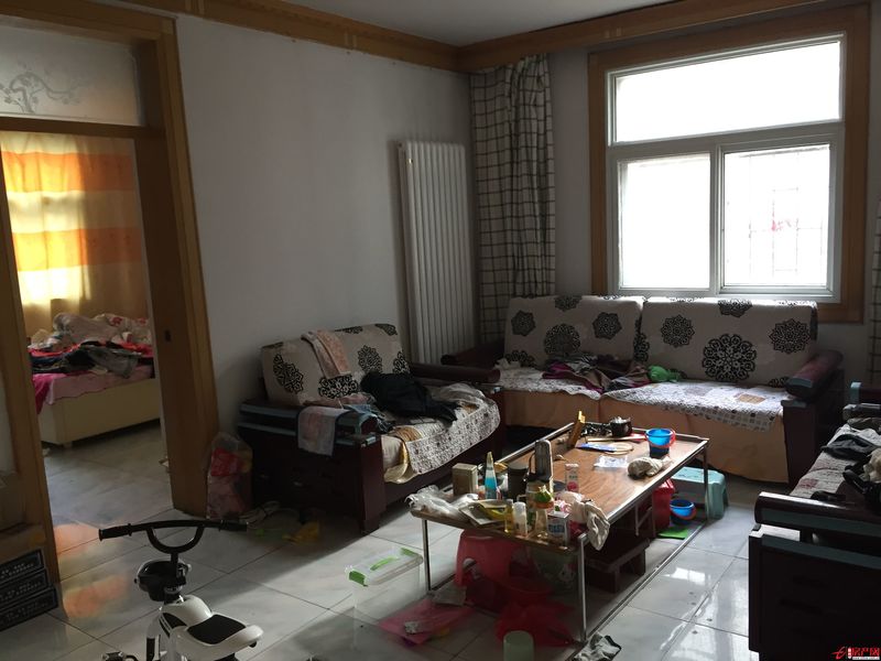 送十八平地下室，五十平车库，证满五年，支持贷款