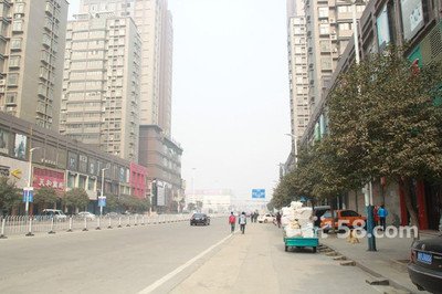 问天广场房屋急售，适用于商务办公及家庭居住，价格面议