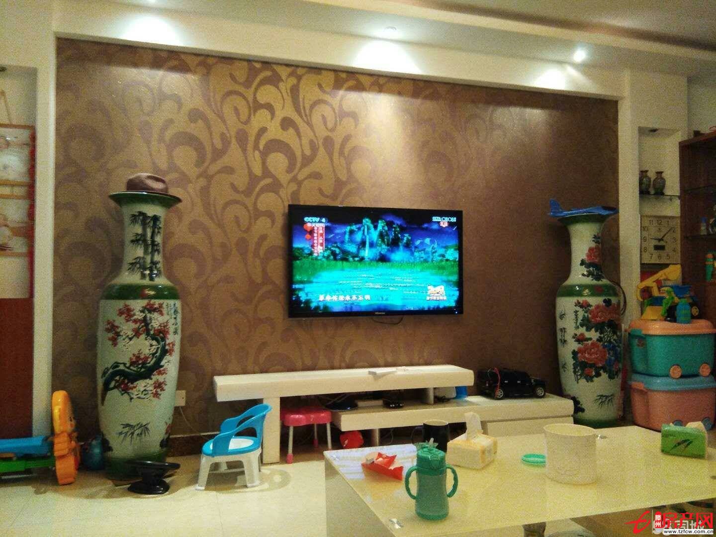 可以上北辛 丽都水岸三室两厅两卫，两室一厅朝阳豪华装，可贷款