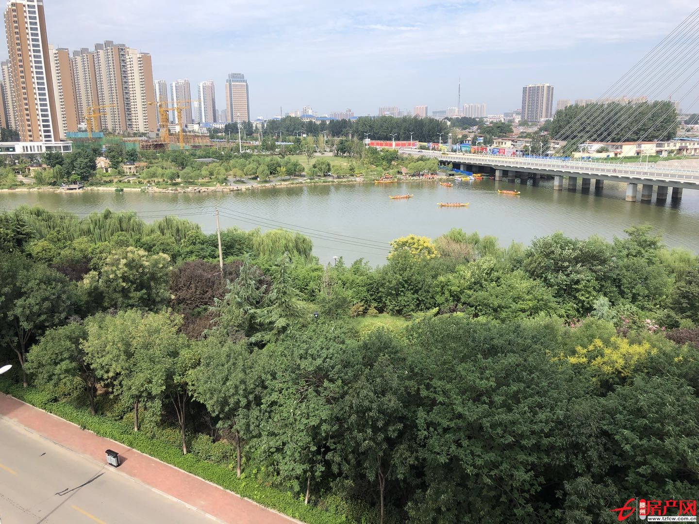 滨江三期；沿河观景房，南北通透，豪华装修，送部分家电证满五年