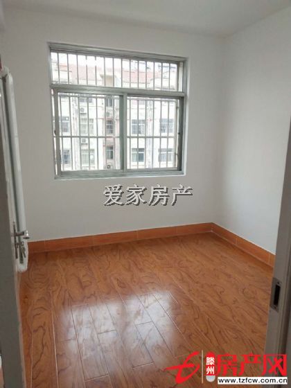 清河花园三室两厅，证满五年可贷款，精装修送储藏室