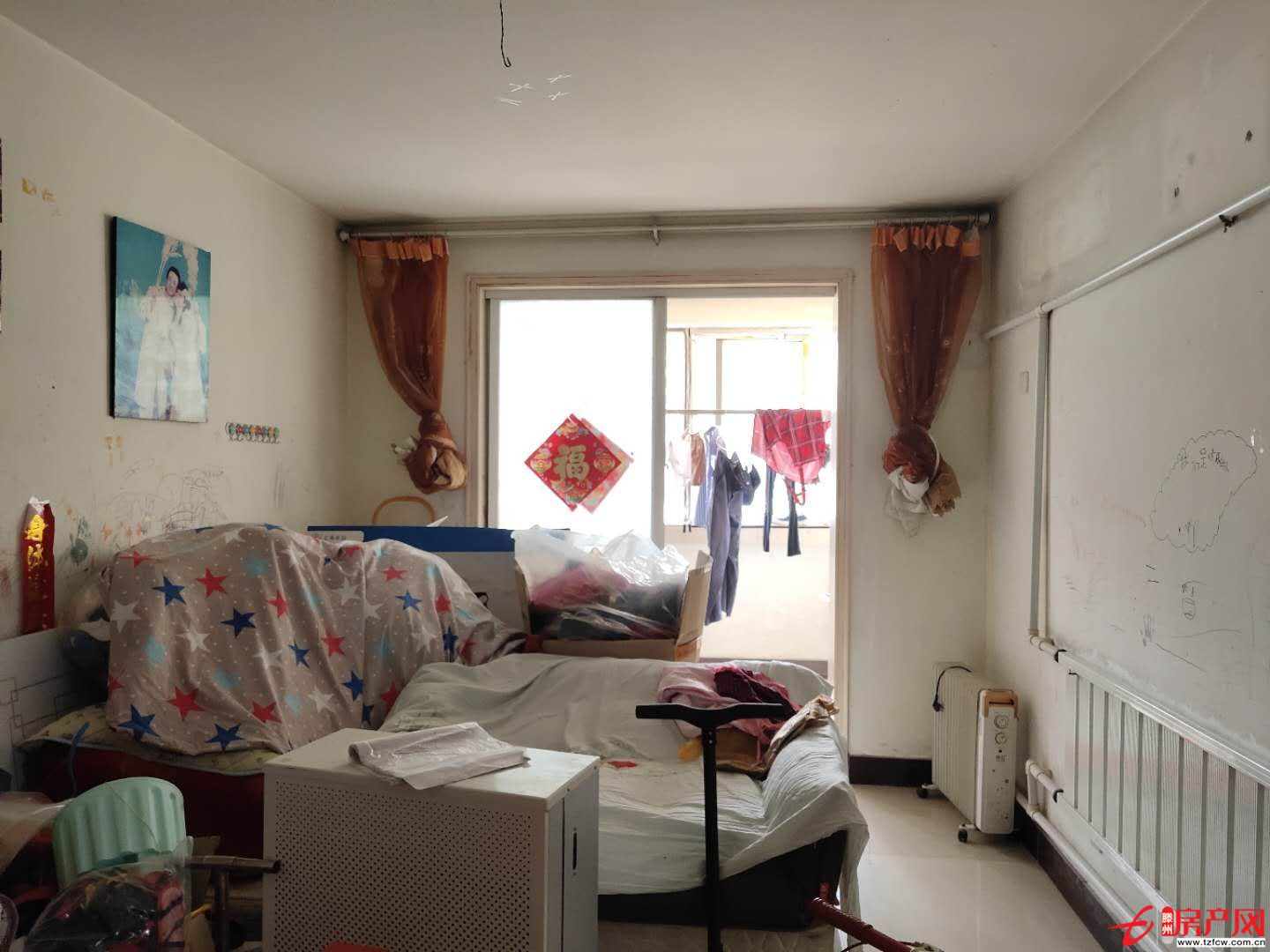 德明花园的，多层2楼三室两厅，附送储藏室，104平，证五可贷