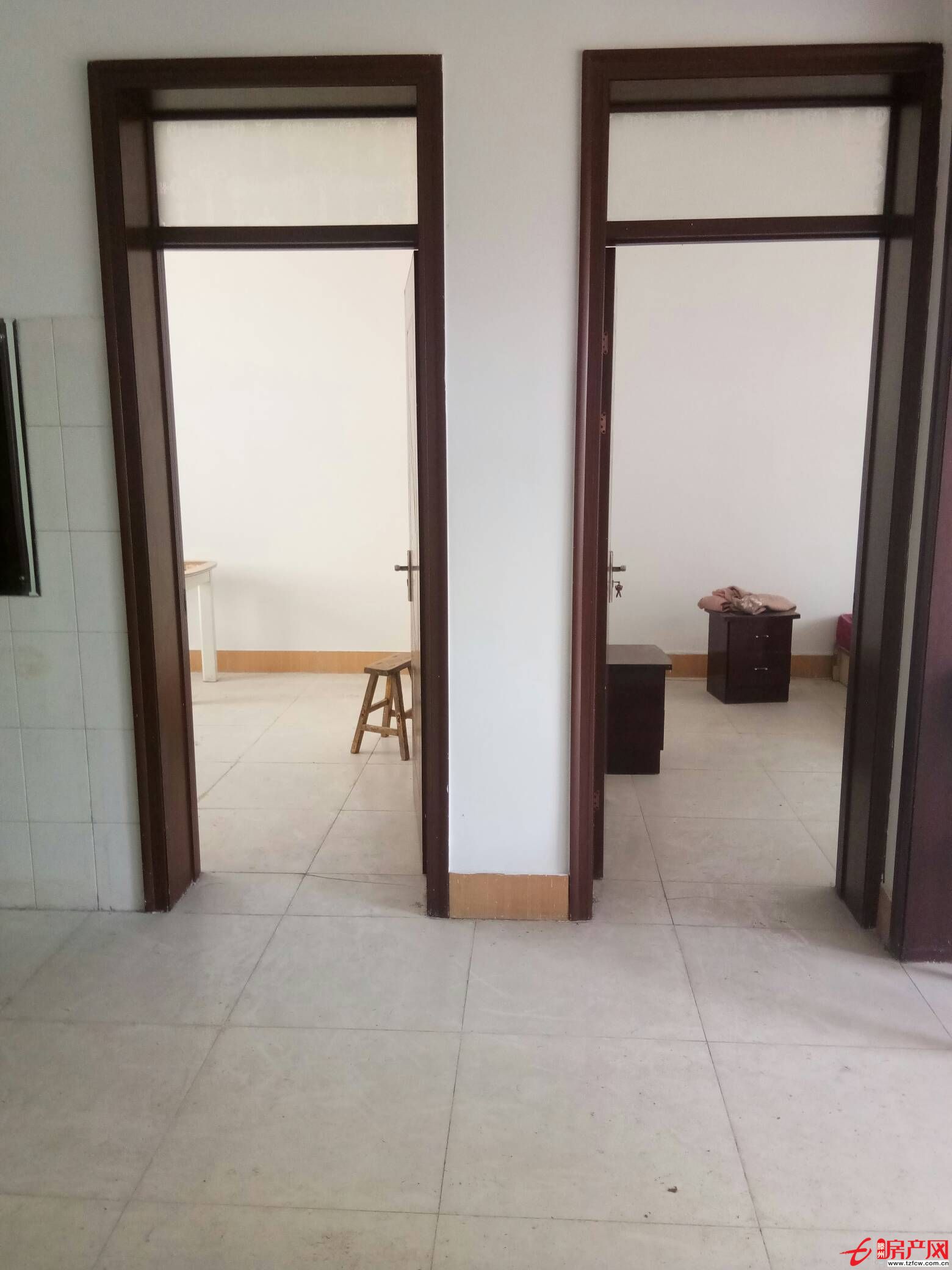 煤炭局宿舍二楼三室两厅，三室一厅朝阳，有证需全款属于滕北前进
