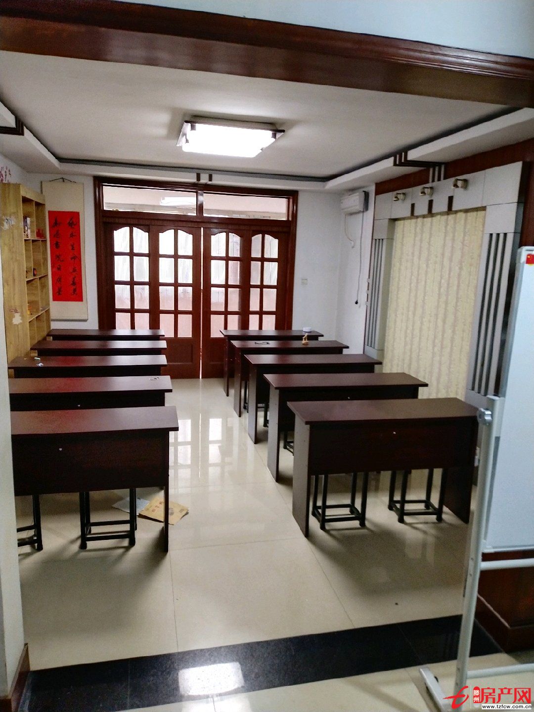 业主急售龙泉苑32-1-102，3室2厅2卫，送地下室。