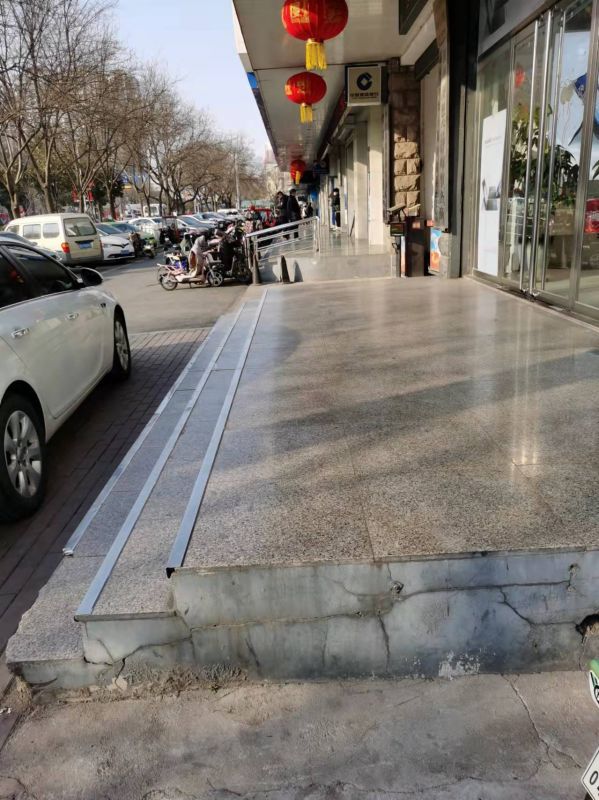 转让善国中路三联家电附近营业房，精装修65m2 7500元/月
