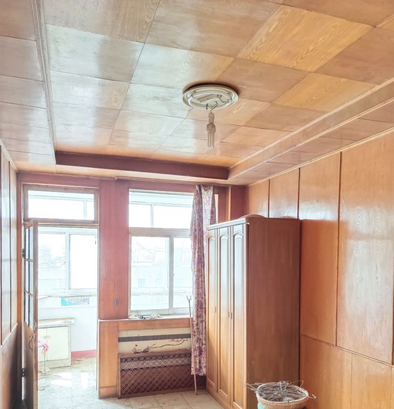 精装修3室2厅1卫130m2120万元