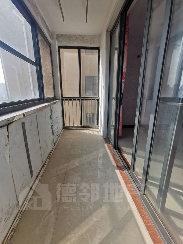 ?；ㄔ? 3室2厅1卫155m2142万元