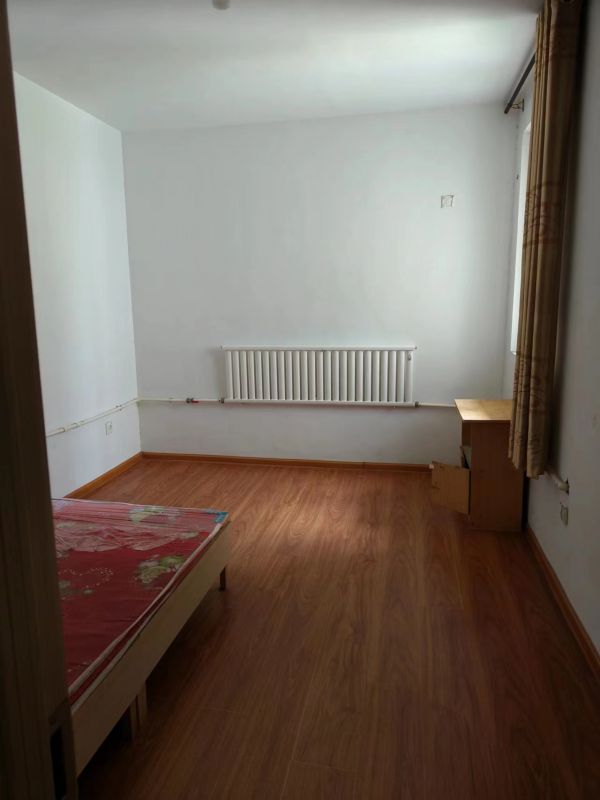 普通装修2室2厅1卫102m21550元/月