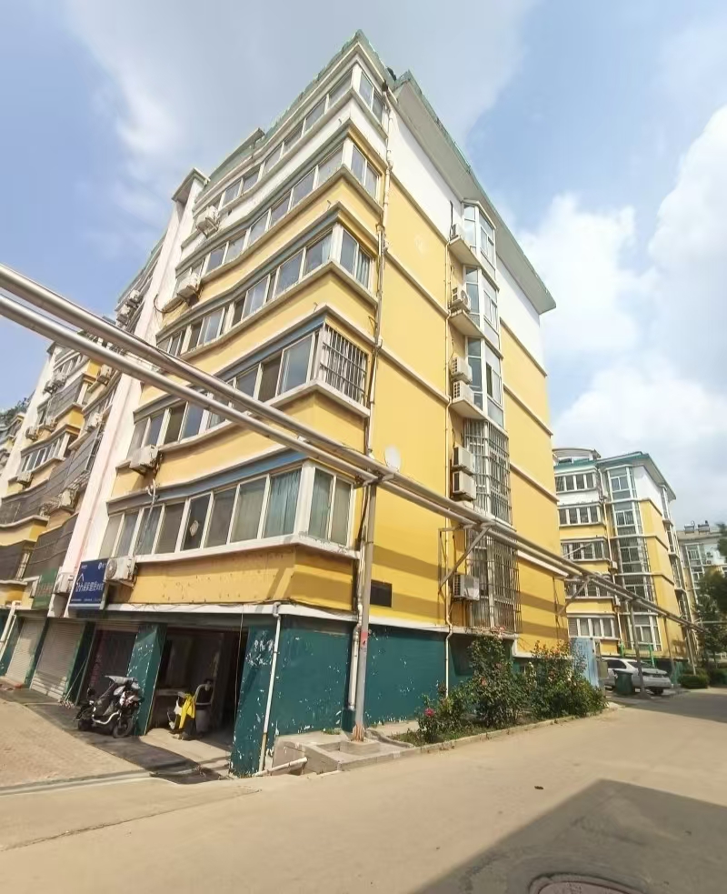 精装修3室2厅2卫120m21300元/月