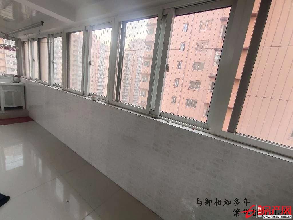问天三期东区，靠近东门，精装修，厨房卫生间有窗户，二个阳台
